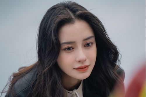 Tình cảnh khó khăn của Angelababy