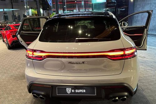 Hậu vệ Vũ Văn Thanh mua Porsche Macan giá hơn 4 tỷ đồng