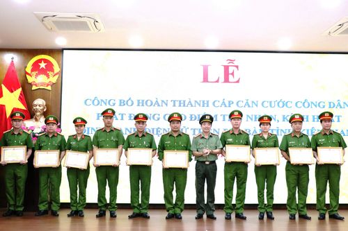Kiên Giang: 'Chiến dịch 90 ngày đêm' cấp căn cước công dân
