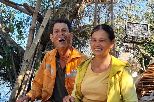 Duyên phận đôi vợ chồng 'khiếm khuyết'