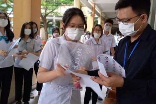 Thi tốt nghiệp THPT 2023: Đề thi và đáp án môn Toán