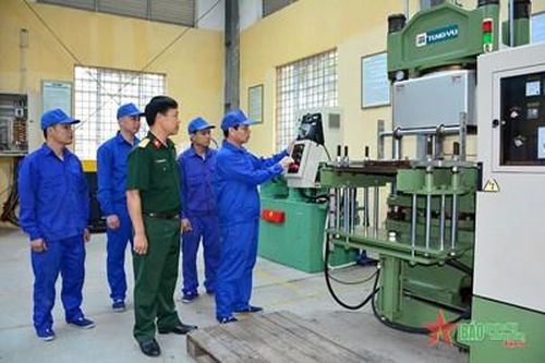Lính thợ X98 thi đua đổi mới, sáng tạo