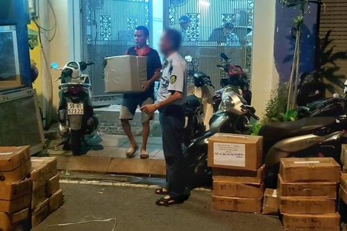 TP HCM phát hiện kho hàng điện máy cầm tay giả mạo số lượng rất lớn