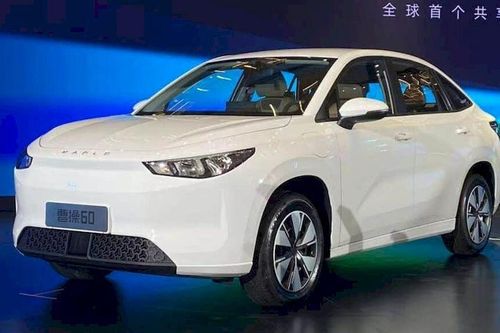 Ô tô điện Cao Cao rơi pin khi đang chạy trên đường