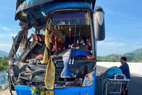 Tai nạn trên tuyến cao tốc Nha Trang – Cam Lâm, 2 người tử vong