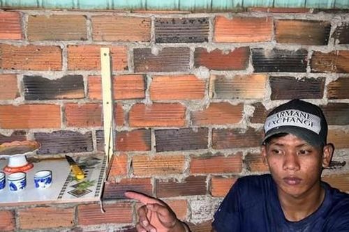 Hai thanh niên chặn đường, cướp tài sản của phụ nữ lúc nửa đêm ở TPHCM