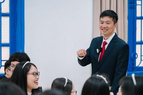 Thầy chủ nhiệm lập kỷ lục với lớp có 31/31 học sinh thi 10 đỗ chuyên Toán - Tin