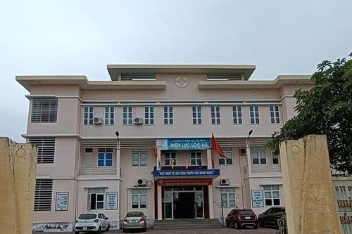 Tạm đình chỉ công việc 2 người vụ nam cán bộ điện lực đánh nữ đồng nghiệp