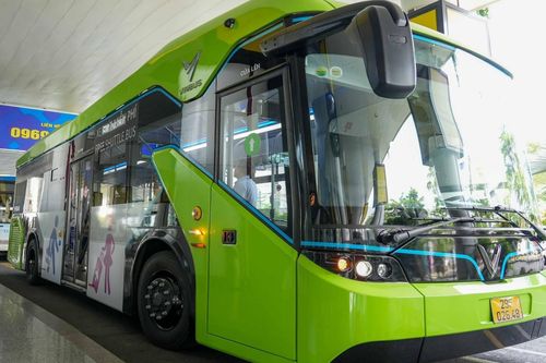 Hướng tới hàng không xanh, sân bay Nội Bài sử dụng xe buýt điện miễn phí