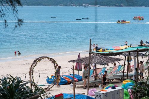 Cô Tô khách đông đột biến, nhà nghỉ, homestay 'hốt bạc'