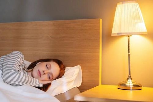 Bật đèn khi ngủ có thể khiến phụ nữ thừa cân, béo phì