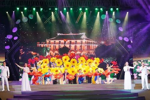 'Tỏa sáng' chương trình nghệ thuật tôn vinh thành phố mang tên Bác