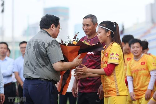 Hình ảnh Thủ tướng gặp Đội tuyển Nữ trước khi lên đường dự World Cup