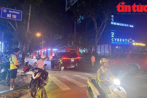 Cháy căn hộ tầng 25 tòa chung cư đường Mễ Trì khiến người dân hoảng loạn
