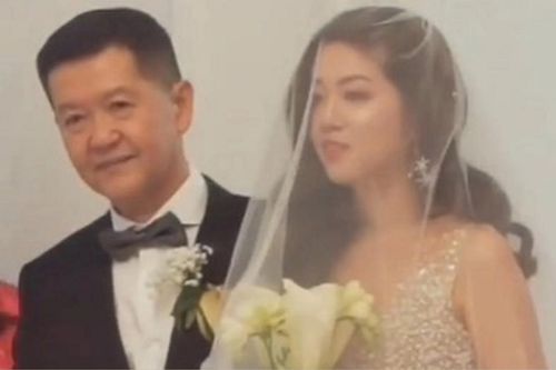 Tiễn con gái đi lấy chồng, câu nói của bố khiến hàng triệu người bật khóc