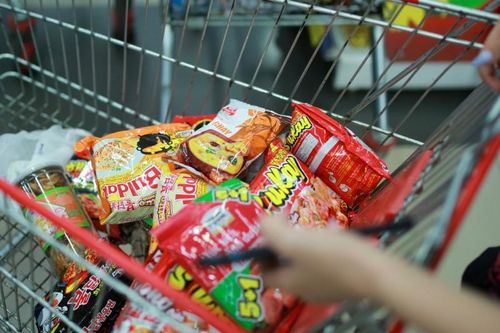 Người Việt tiêu thụ khoảng 8,48 tỷ gói mì ăn liền trong năm 2022