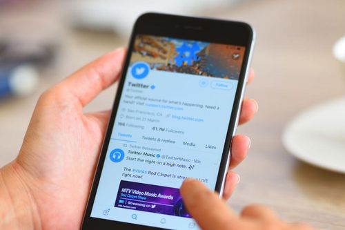 Twitter giới hạn số bài đọc mỗi ngày của người dùng