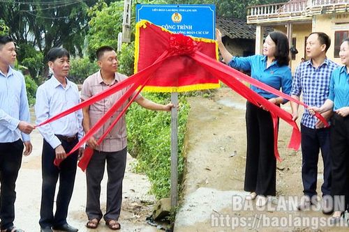 Khánh thành và gắn biển công trình chào mừng đại hội công đoàn tỉnh lần thứ XVII tại xã Lâm Ca, huyện Đình Lập