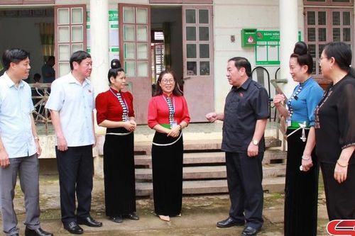 Đại biểu Quốc hội tỉnh tiếp xúc cử tri tại xã Mường Trai