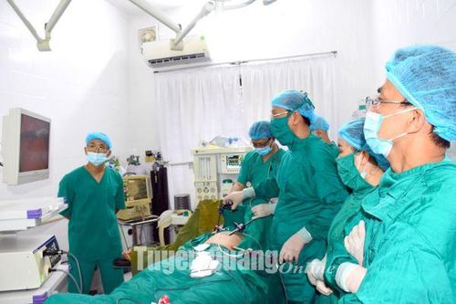 Trung tâm Y tế huyện Yên Sơn triển khai kỹ thuật cắt ruột thừa bằng phương pháp mổ nội soi