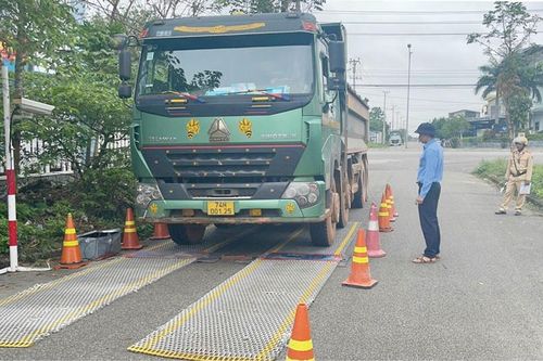 Ô nhiễm khói, bụi trên những tuyến vào mỏ đất, đá