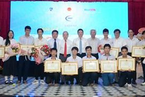 190 giải thưởng được trao cho học sinh, sinh viên tham gia Cuộc thi Hue-ICT Challenge 2023