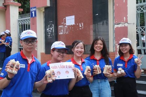 Nestlé Việt Nam chi 135 ngàn suất quà Tiếp sức mùa thi 2023