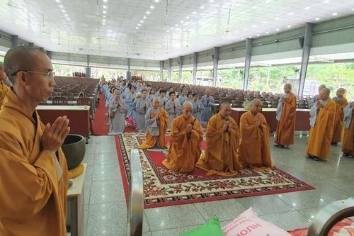 Chùa Quan Âm (Q.12) cúng dường trường hạ trong mùa an cư