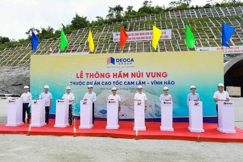 Thông hầm Núi Vung trên tuyến cao tốc Cam Lâm - Vĩnh Hảo