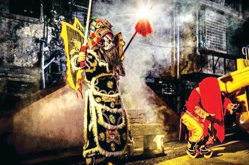 Đến tương lai bằng 'bệ đỡ' văn hóa