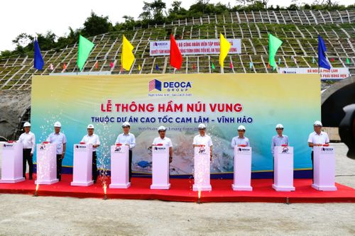 Thông hầm Núi Vung trên tuyến cao tốc Cam Lâm – Vĩnh Hảo