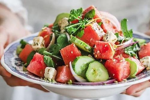Cách làm món salad kiểu Địa Trung Hải giải nhiệt ngày hè