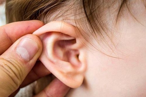 Vì sao đi bơi lại hay bị viêm tai giữa cấp?