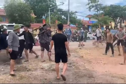 Quảng Bình: Hai nhóm người mang hung khí hỗn chiến, gây náo loạn dân cư
