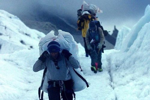 Mùa leo núi chết chóc nhất trên đỉnh Everest