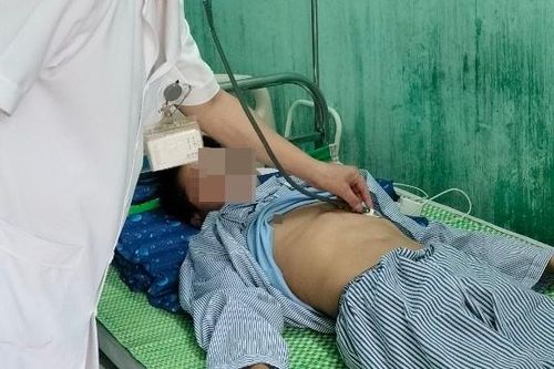 Nam thanh niên bị uốn ván thể nặng vì đắp thảo dược vào vết thương