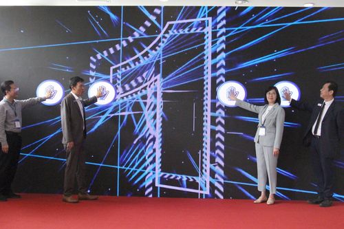 Hơn 400 nhà trưng bày quốc tế dự triển lãm về cơ khí chính xác và chế tạo