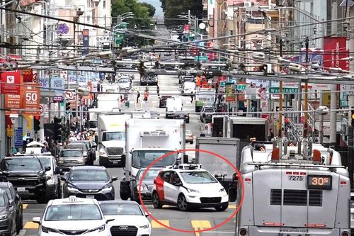 San Francisco, Mỹ: Dở khóc dở cười với xe tự lái