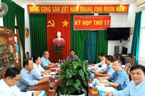 Kỷ luật cảnh cáo Cục trưởng Thi hành án dân sự tỉnh An Giang