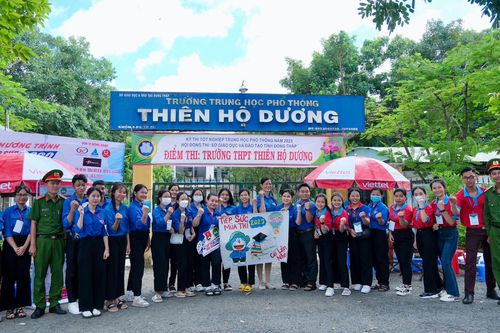 Đoàn thanh niên Miền Tây góp tay chung sức mùa thi
