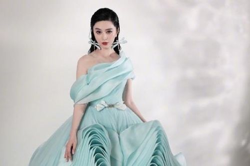 Ngắm Phạm Băng Băng xinh đẹp kiêu sa trong những thiết kế thời trang cao cấp