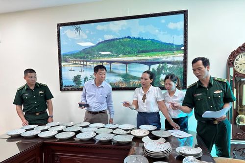 BĐBP Quảng Ngãi bàn giao cổ vật do tàu cá khai thác trái phép