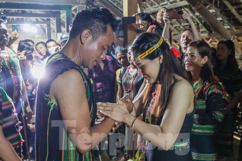 Lễ cưới truyền thống của dân tộc M'nông diễn ra như thế nào?