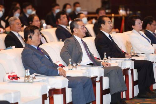 Nhà ngoại giao Trung Quốc nhắc nhở Nhật – Hàn chớ thân Mỹ