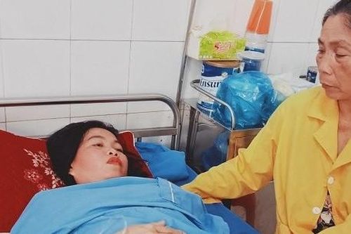 Trao gần 50 triệu đồng đến 2 hoàn cảnh khó khăn