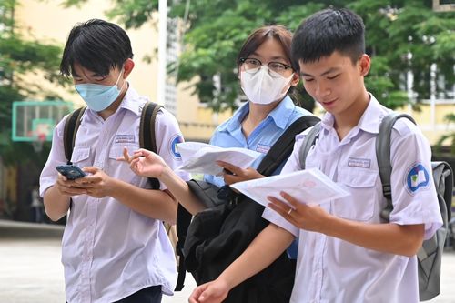 Bùng nổ tranh cãi môn tiếng Anh: Bộ GD-ĐT đang cân nhắc chuyên môn về đáp án