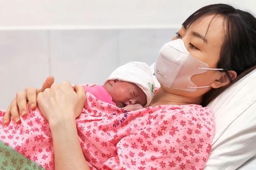 Nuôi sống thành công cháu bé sinh non nặng 400 gram