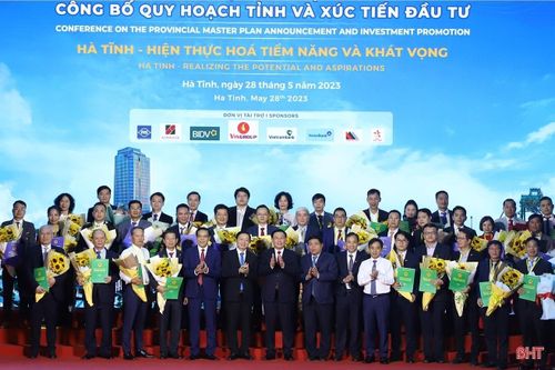 Đảng bộ và Nhân dân Hà Tĩnh quyết tâm xây dựng tỉnh nhà ngày càng giàu đẹp, văn minh