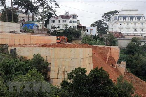 Đình chỉ Chủ tịch UBND phường thiếu trách nhiệm quản lý xây dựng
