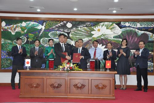 Ký 3 thỏa thuận vay có tổng trị giá lên tới gần 61 tỷ Yên